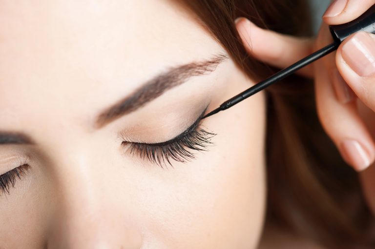 Tips cách chữa eyeliner kẻ mắt nước bị khô hiệu quả - noimitunhien.vn